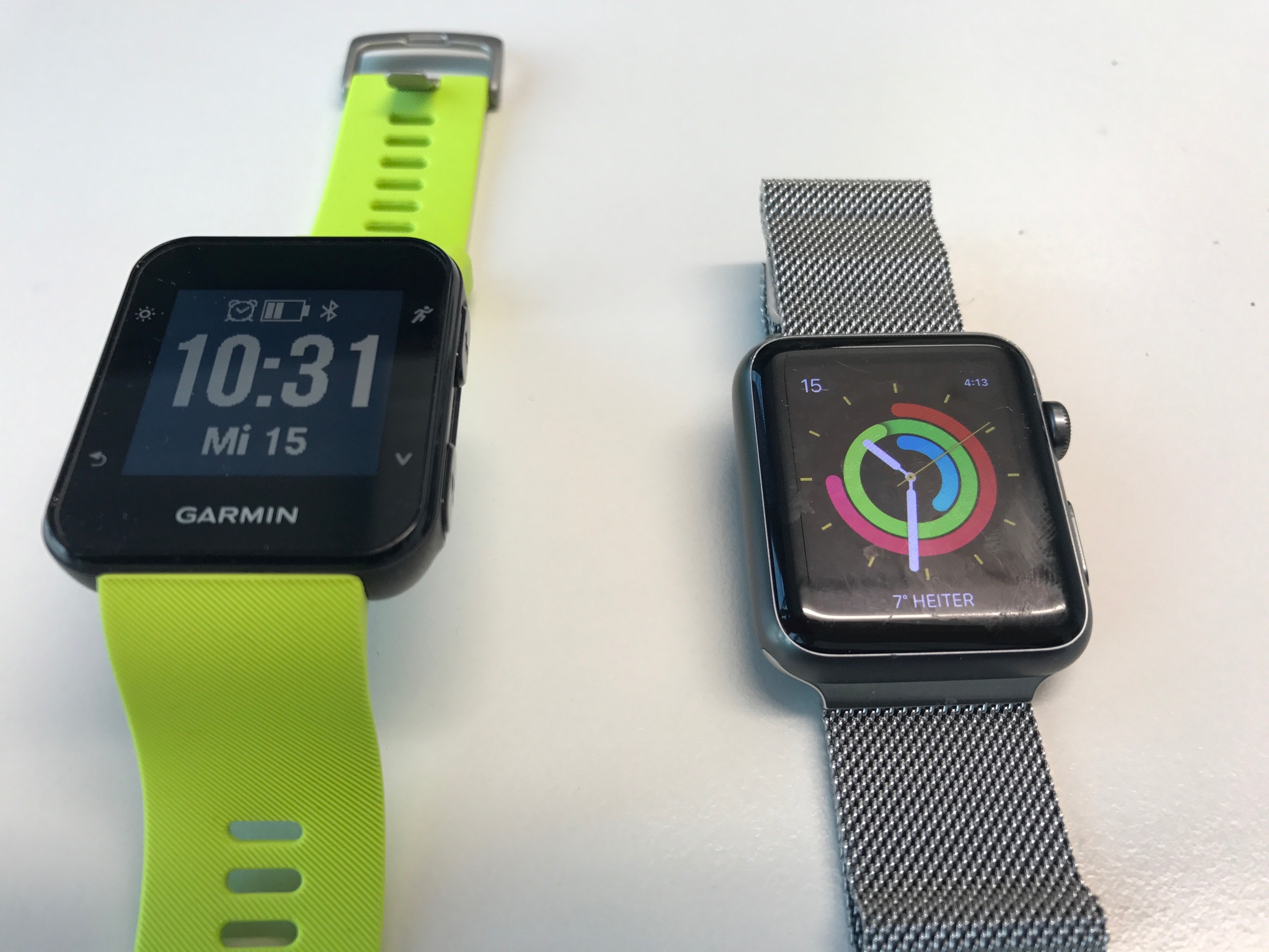 /post/20170216-garmin-forerunner-35-vs-apple-watch-classic/garmin-apple-watch.jpg